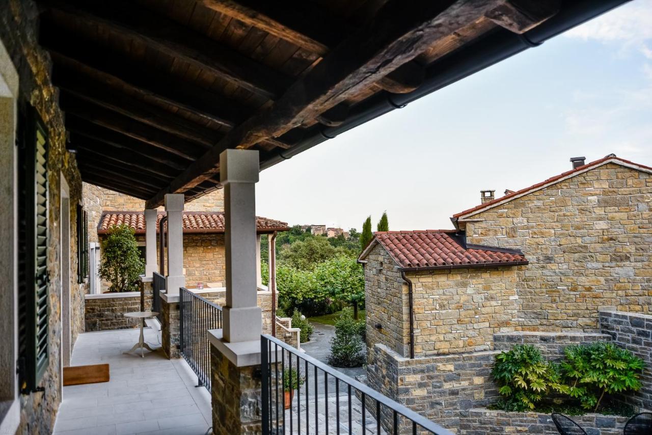 Ferienwohnung L'Abbraccio Della Quercia Momjan Exterior foto