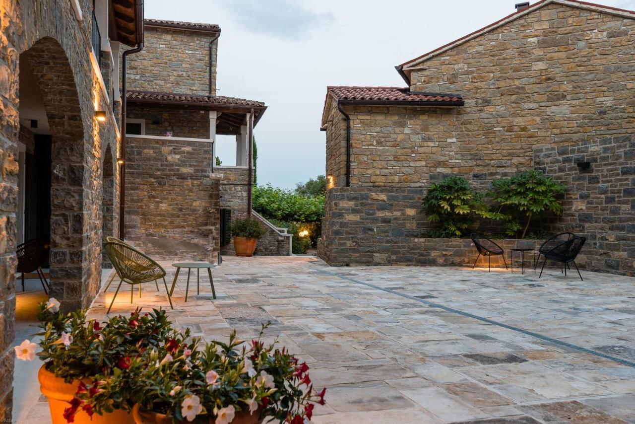 Ferienwohnung L'Abbraccio Della Quercia Momjan Exterior foto