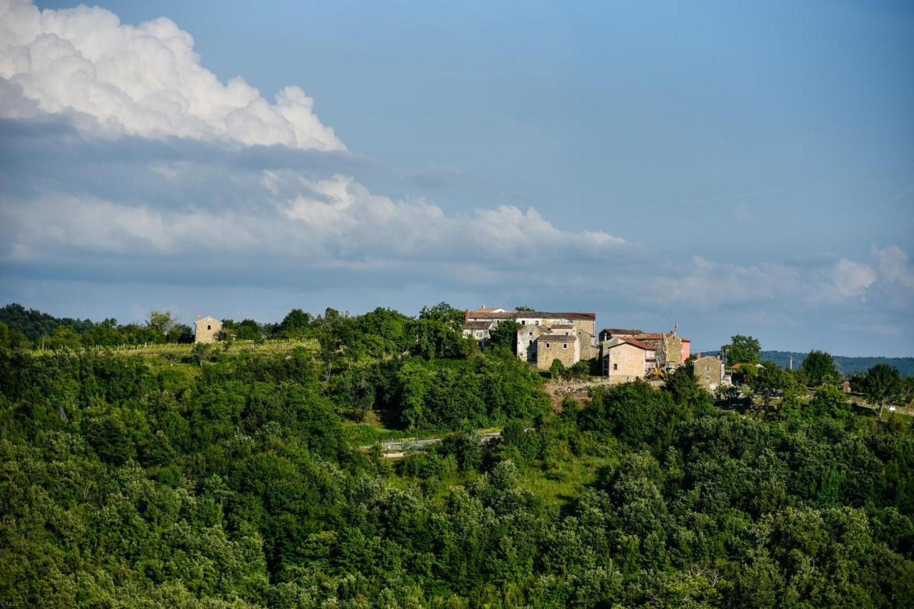 Ferienwohnung L'Abbraccio Della Quercia Momjan Exterior foto