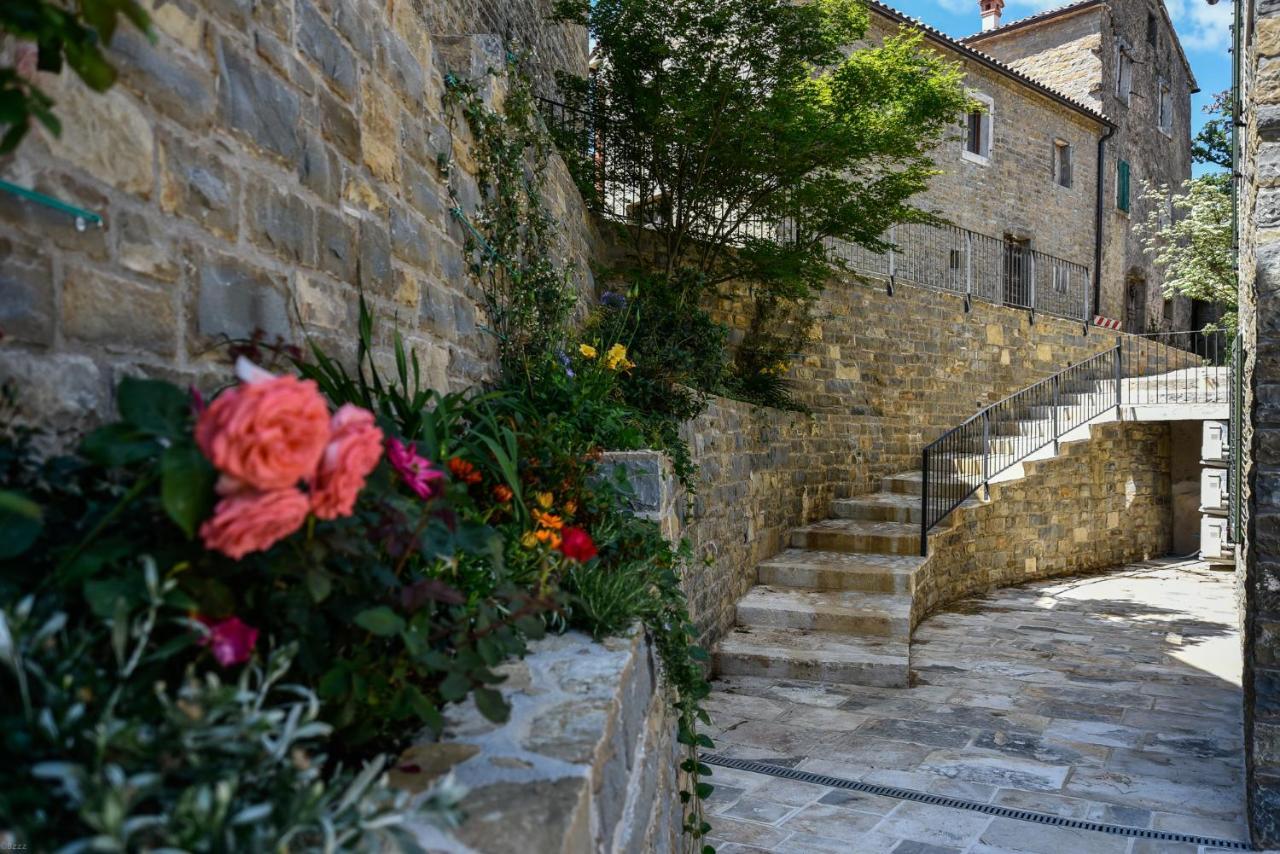 Ferienwohnung L'Abbraccio Della Quercia Momjan Exterior foto