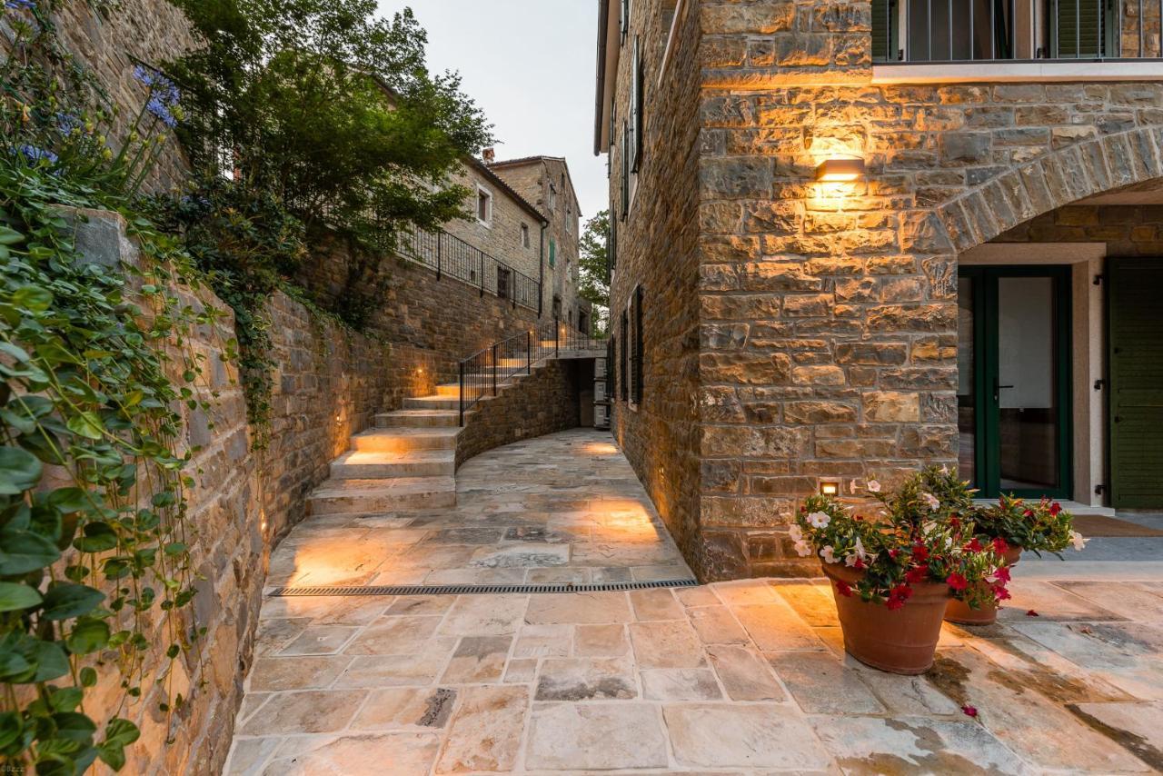 Ferienwohnung L'Abbraccio Della Quercia Momjan Exterior foto