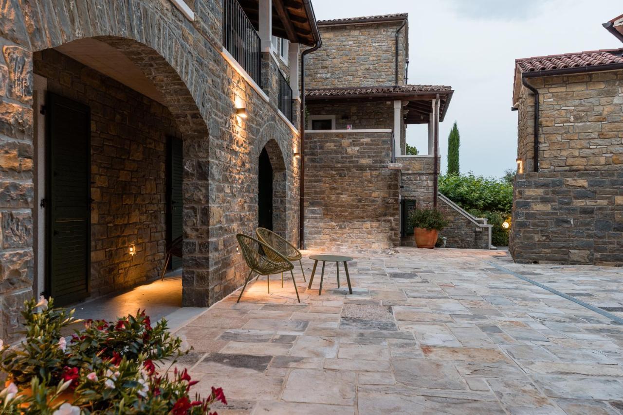 Ferienwohnung L'Abbraccio Della Quercia Momjan Exterior foto